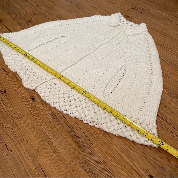 70s Crochet Poncho Sweater with Peter Pan Collar covered buttons - Picture 9 of 16